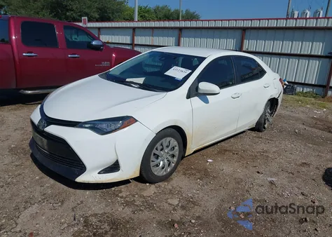2017 Toyota Corolla Le z USA, uszkodzony, nr VIN 5YFBURHE4HP625309